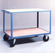 Tischwagen mit 2 Ladeflächen