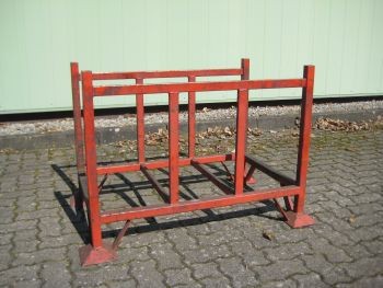 Stapelgestell mit Streben